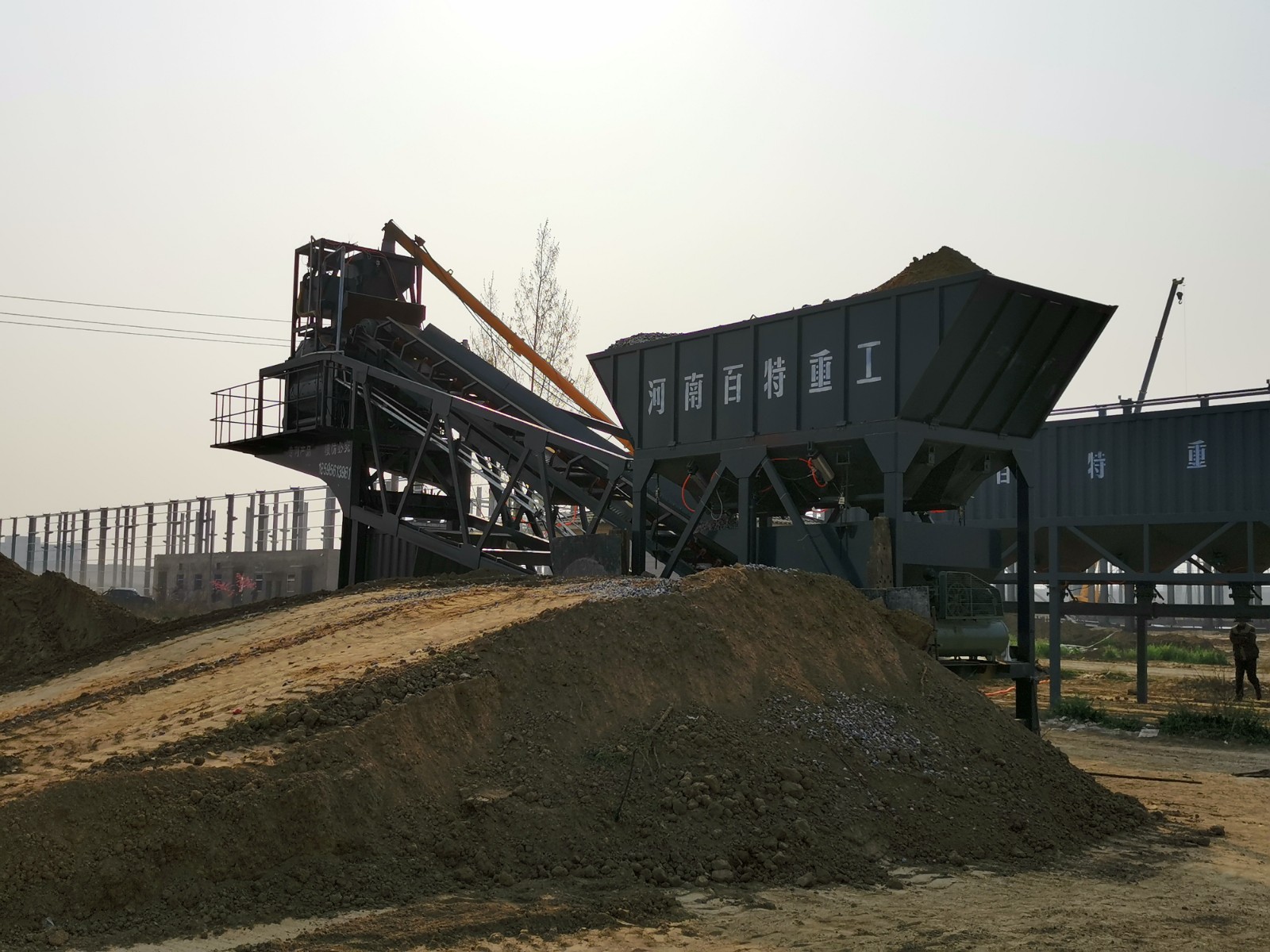 河南周口60型移动式混凝土搅拌站安装完成